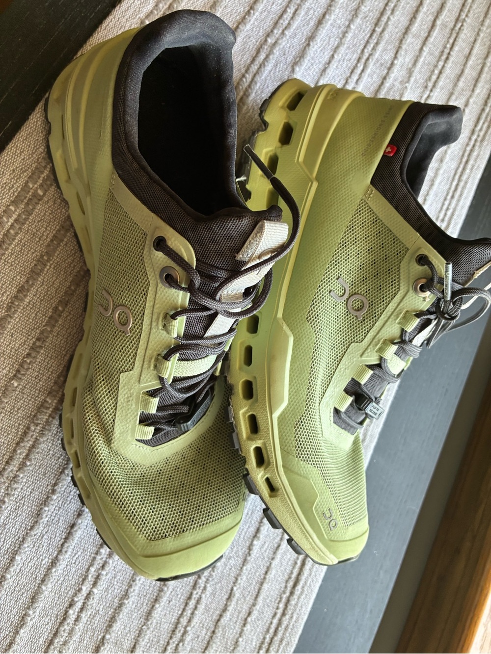 On Running Cloudultra mint/black women’s trail shoes.